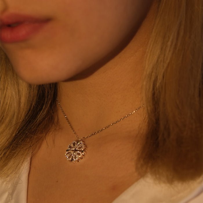 lucky heart necklace with six rosesm6d1v
